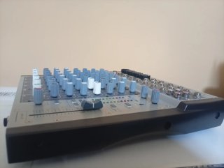 Mesa de mezclas Phonic MM1202 240W