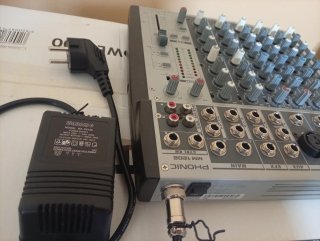 Mesa de mezclas Phonic MM1202 240W