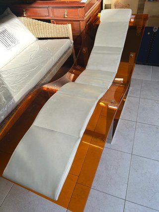 Tumbona de metacrilato naranja y blanco