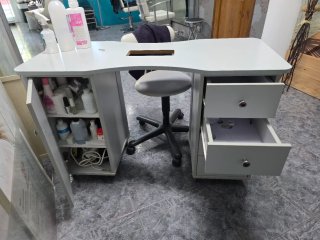 Mesa de manicura blanca " NO SE ENVIA"