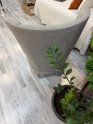 Butaca orejera beige/gris tela