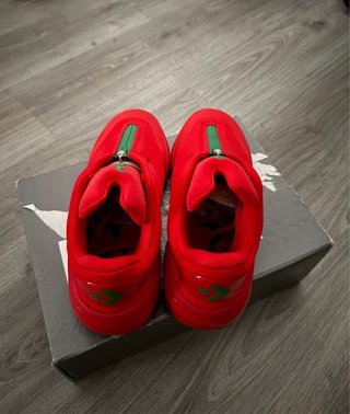 Nike SHAI 001 North Pole Ox Rojo/Verde