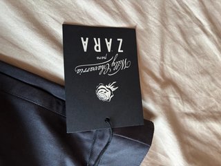 Pantalones anchos grises y negros