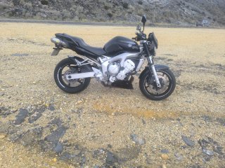Yamaha FZ6 Naked Negra y Plateada