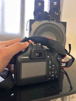 Cámara Canon EOS 1300D  La compré por una boda