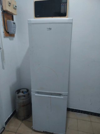 Nevera Beko blanca