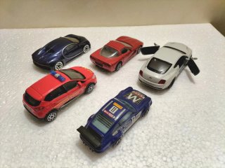 Lotto 5 modellini auto Bburago