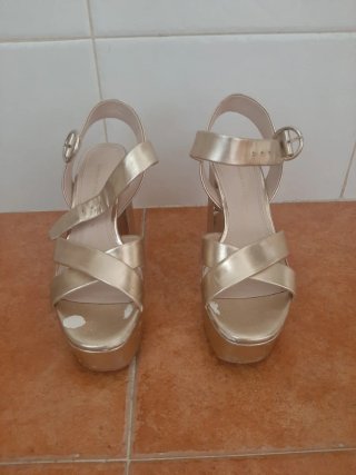 Sandalias Zara Doradas Plataforma Tacón