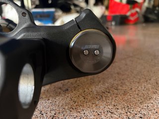 Avantreno moto nero/oro provenienza Honda 2025