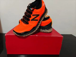 Zapatillas New Balance Naranja y Negro
