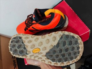 Zapatillas New Balance Naranja y Negro