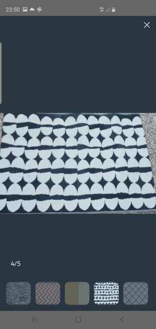 Alfombra exterior diseño geométrico blanco y negro