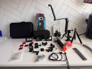 Lote GoPro Hero 10 Black + MediaMod + Accessori