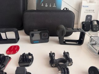 Lote GoPro Hero 10 Black + MediaMod + Accessori