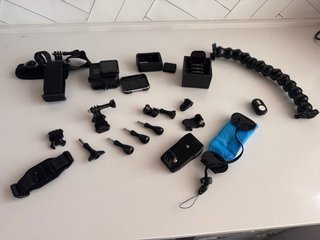 Lote GoPro Hero 10 Black + MediaMod + Accessori