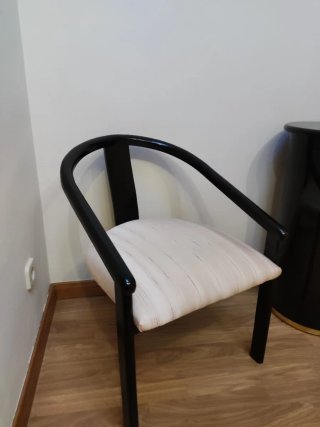 Cómodin, espejo butaca lacado en negro piano