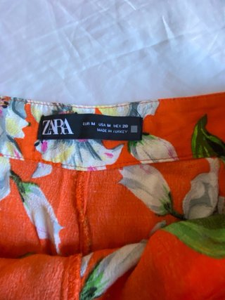 Falda pantalón naranja floral de Zara