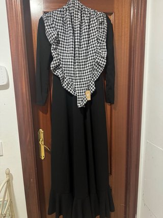 Vestido Flamenca Negro con Pico Morado