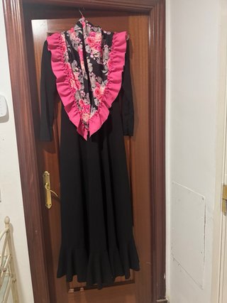 Vestido Flamenca Negro con Pico Morado