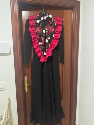 Vestido Flamenca Negro con Pico Morado