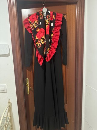 Vestido Flamenca Negro con Pico Morado