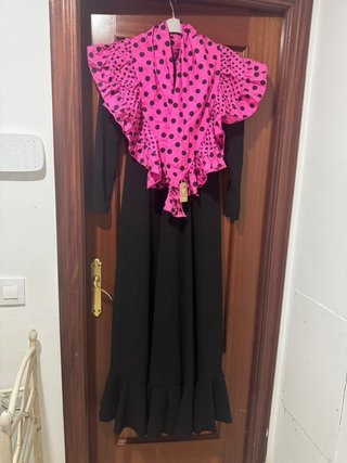 Vestido Flamenca Negro con Pico Morado