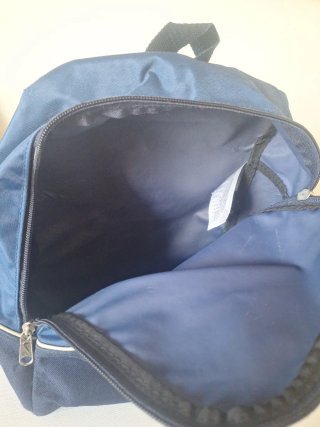 Mochila Nike pequeña azul marino y azulón.