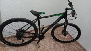 Bicicleta Montaña Negra y Verde