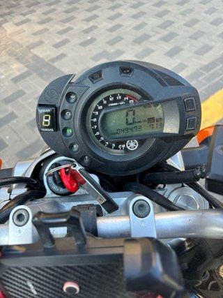 Yamaha fz6 2006 con escape leovince