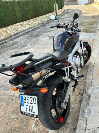 Yamaha fz6 2006 con escape leovince