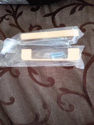 Tiradores dorados para muebles