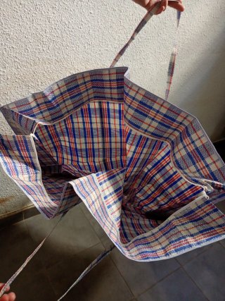 Bolsa de almacenamiento de ropa a cuadros