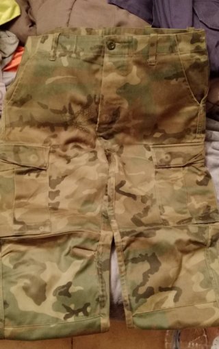 Pantalón militar camuflaje