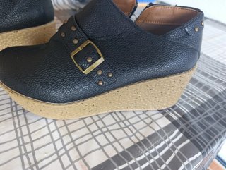 Botines negros con plataforma y tachuelas