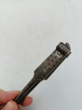 Antico schiaccianoci metallico