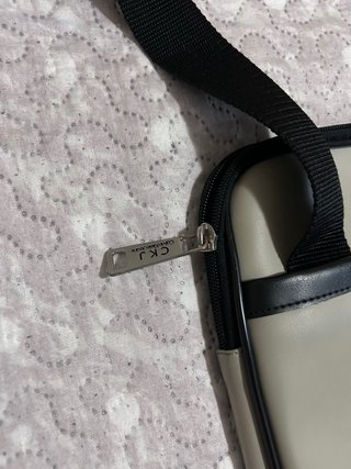 Bandolera Calvin Klein Jeans Gris y Negra