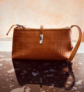 Bolso de hombro tejido Camel