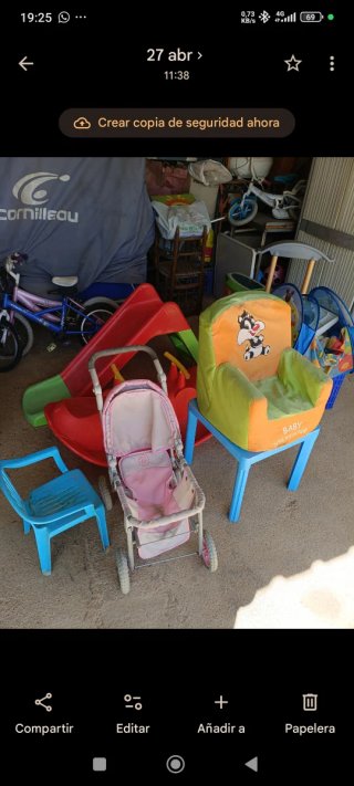 Lote de 2 bicicletas y juguetes