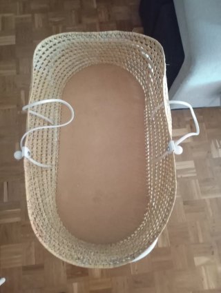Minicuna de mimbre con capota