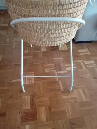 Minicuna de mimbre con capota