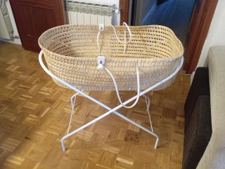 Minicuna de mimbre con capota