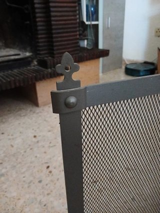 Protector de chimenea metálico