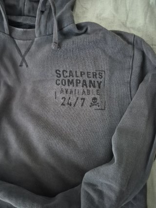 Sudadera Scalpers color uva con Capucha
