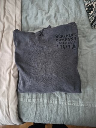 Sudadera Scalpers color uva con Capucha