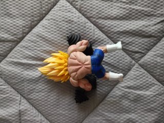 Figura Vegeta Gym con Mancuernas