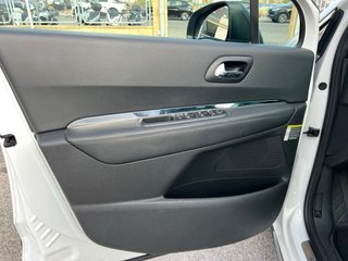Peugeot 3008 ALLURE / Manual / Gasolina / Año 2016