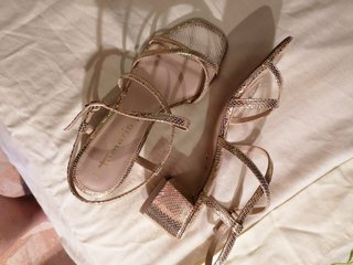 Sandalias doradas Tamaris talla 41