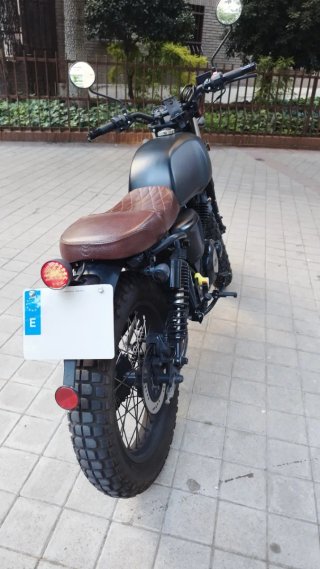 Mutt Akita 250cc Negra