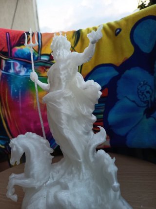 Statua Poseidone con cavalli