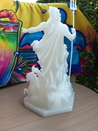 Statua Poseidone con cavalli